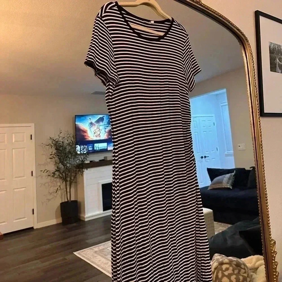 GAP STRIPED SOFT SYNCHED SIDE MAXI DRESS - Picture 6 of 6